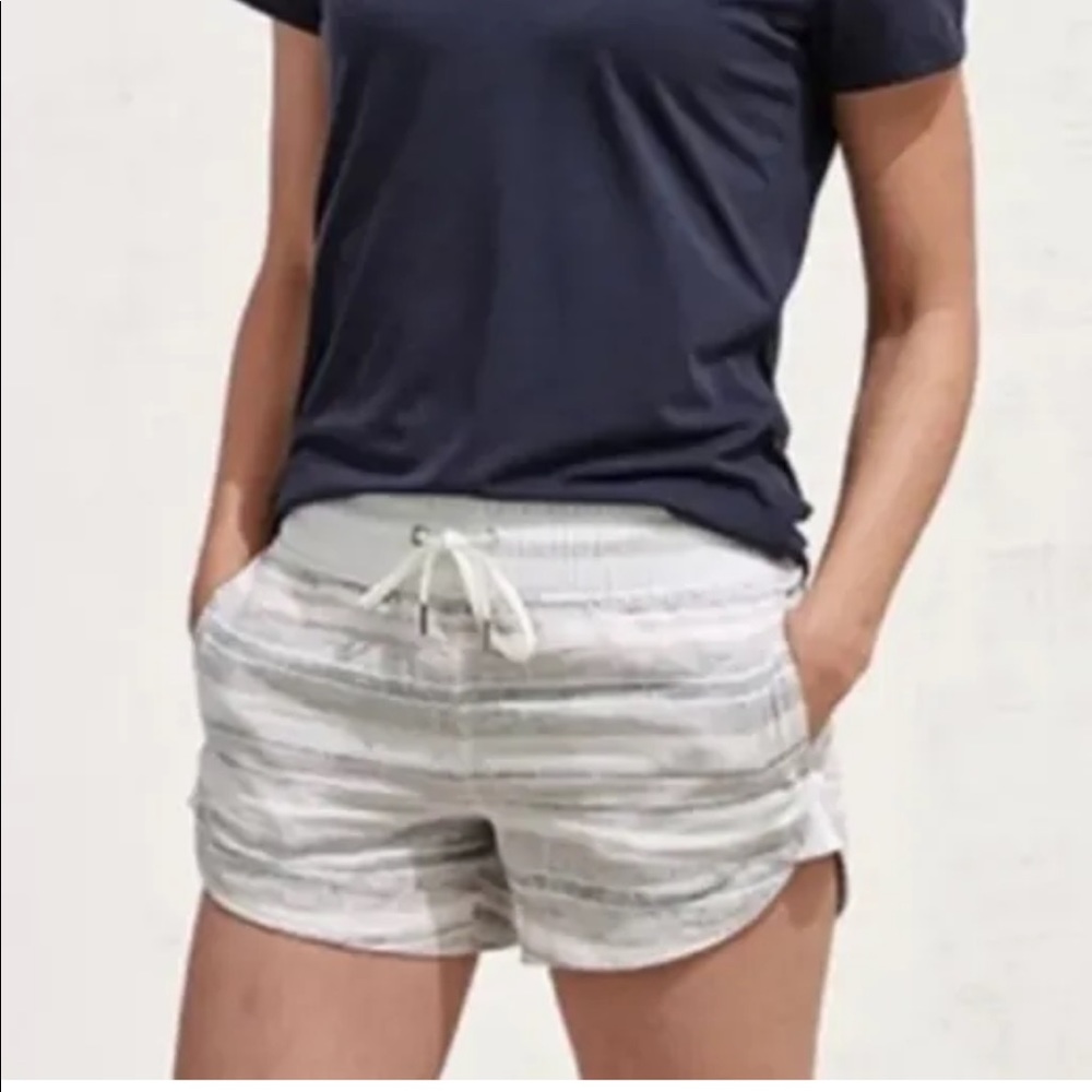Athleta cabo beachside linen shorts size 0, stripes white elastic pockets